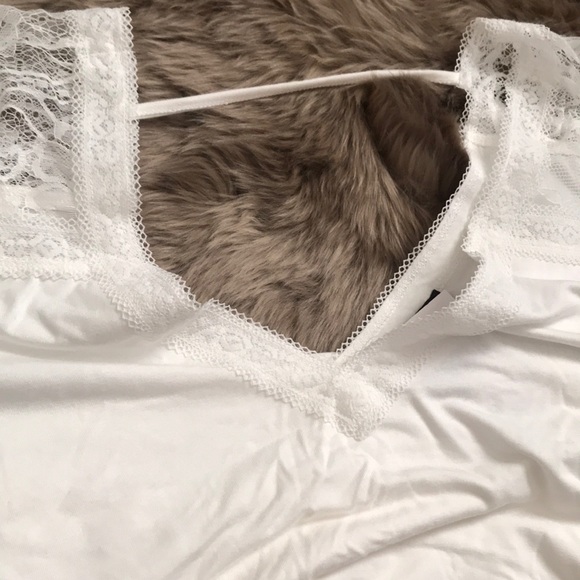 Beautiful knit top - Picture 3 of 9